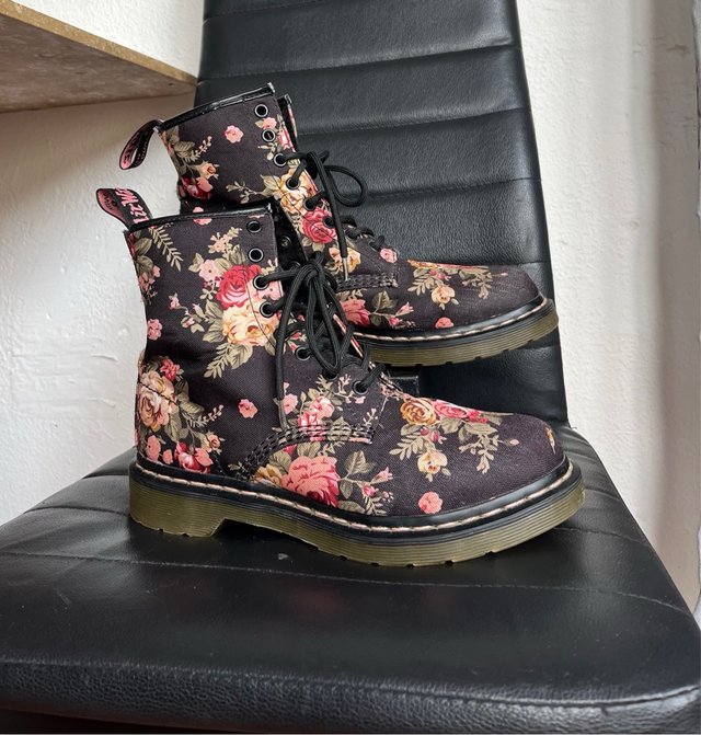 Botas Dr. Martens Florales talla 40