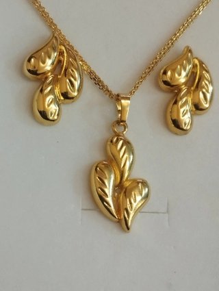 Conjunto Collar y Pendientes Gotas de Agua