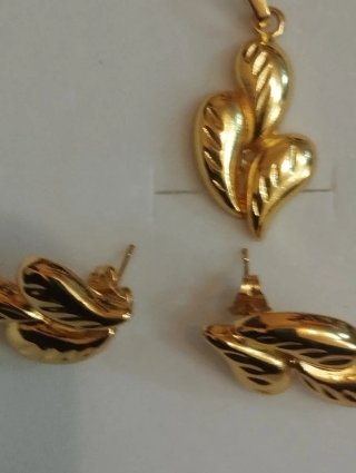 Conjunto Collar y Pendientes Gotas de Agua