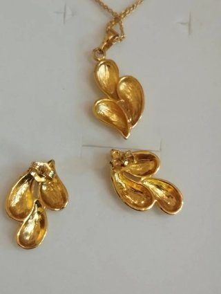Conjunto Collar y Pendientes Gotas de Agua