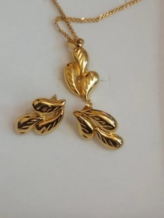 Conjunto Collar y Pendientes Gotas de Agua
