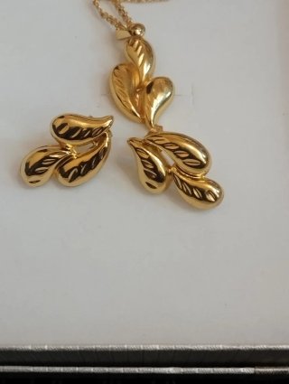 Conjunto Collar y Pendientes Gotas de Agua