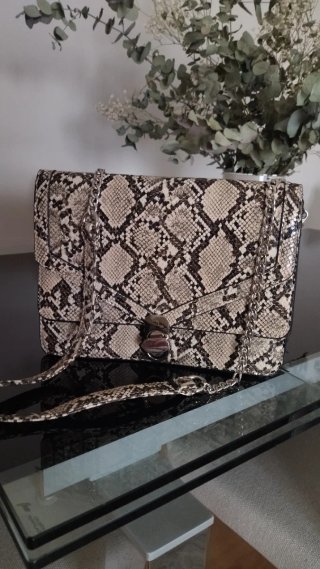 Bolso Stradivarius. Nuevo