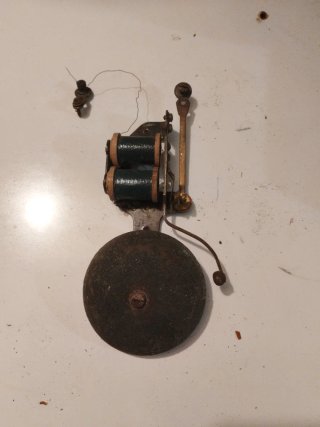 Antiguo timbre eléctrico de bobinas