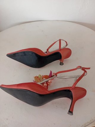Conjunto coral: zapatos, bolso y tocado