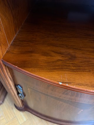 Mueble para TV de dormitorio chapado en nogal