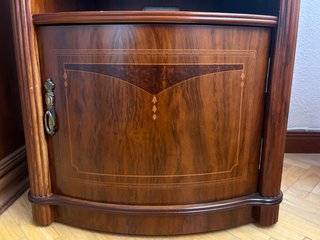 Mueble para TV de dormitorio chapado en nogal