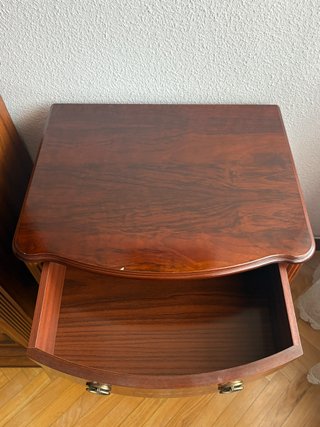 Mueble para TV de dormitorio chapado en nogal