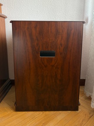 Mueble para TV de dormitorio chapado en nogal