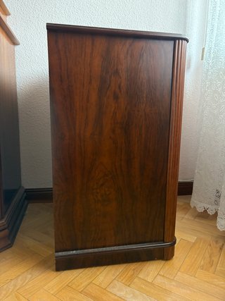 Mueble para TV de dormitorio chapado en nogal