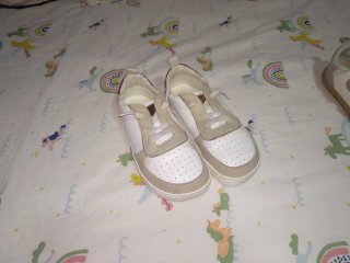Zapatillas deportivas blancas y beige
