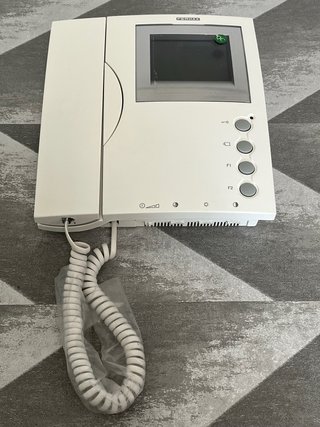 Videoportero Fermax 3305 con su placa base 3314