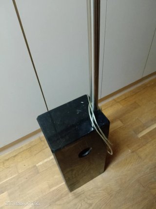 Lámpara de pie en forma de arco