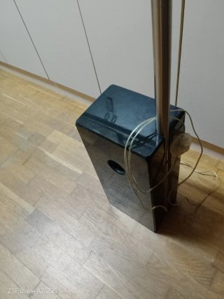 Lámpara de pie en forma de arco