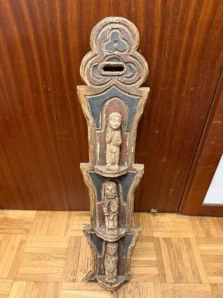 Pieza antigua religiosa tallada de madera