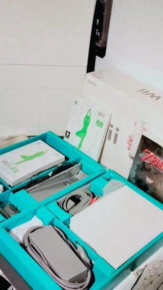 Nintendo Wii + Wii Fit + Zelda