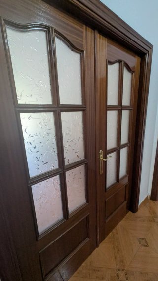 Puerta doble de salón con vidriera