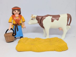 Playmobil aldeana pastora con Vaca belén
