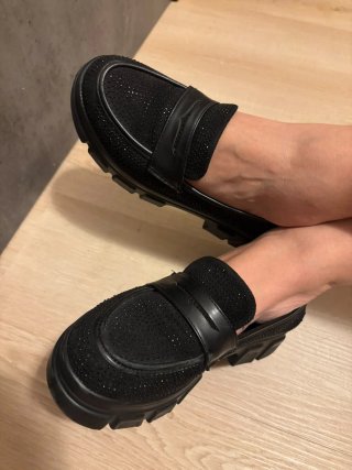Zapatos negros con pedrería