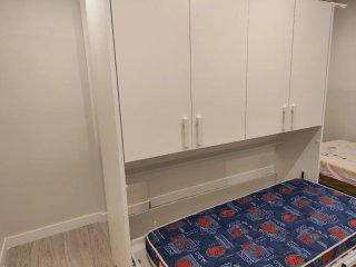 Cama Abatible con Armario Superior