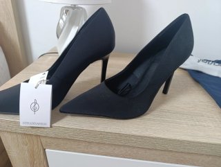 Zapatos de Tacón Stradivarius Negros Talla 39