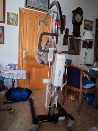 Grúa eléctrica Medical Mobility 150kg con arnés