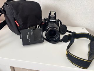 Cámara Nikon D3200 con accesorios