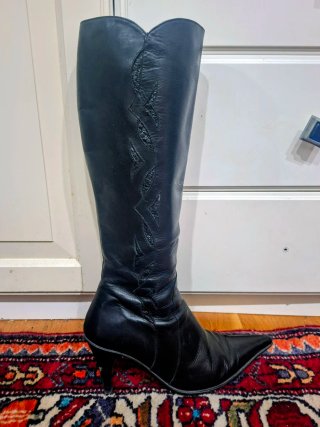 Botas de piel negras