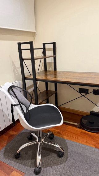Escritorio con Estantería Integrada