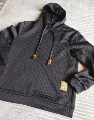 Sudadera Negra con Capucha