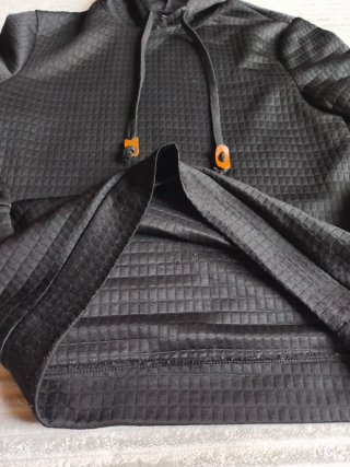 Sudadera Negra con Capucha