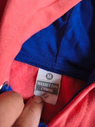 Sudadera con Capucha Roja y Azul