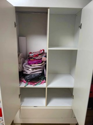 Conjunto armario y cómoda Micuna