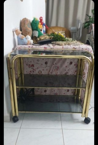 Mesa Auxiliar con Ruedas y Estantes de Cristal