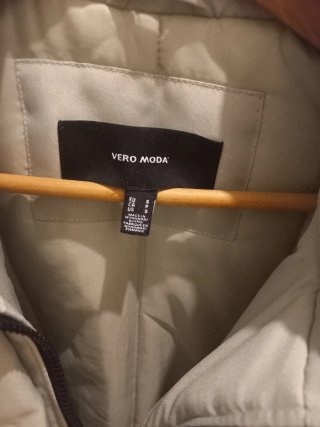 Abrigo Vero Moda verde con Capucha