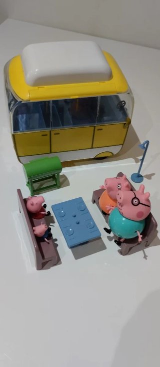 Caravana de Peppa Pig con Figuras