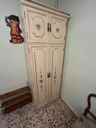 Conjunto 2 armarios de madera beige  con flores pi