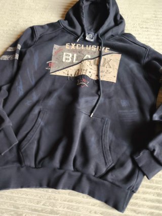 Sudadera con capucha negra