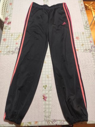 Pantalones Adidas negros con rayas rosas