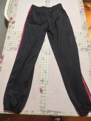 Pantalones Adidas negros con rayas rosas