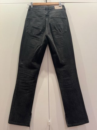 Pantalones vaqueros negros acampanados