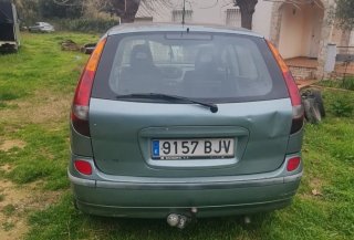 Nissan Almera Tino 2001
