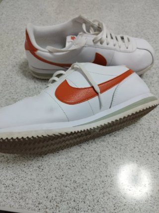 Nike Cortez Blancas y Naranja