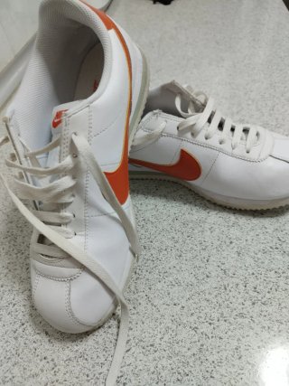 Nike Cortez Blancas y Naranja
