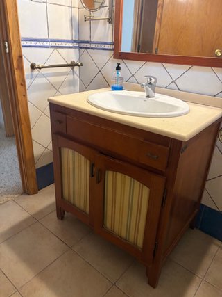 Mueble de baño de madera