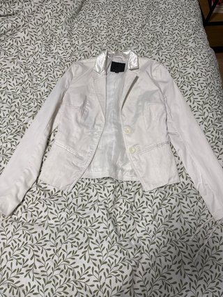Blazer blanca entallada con cordones