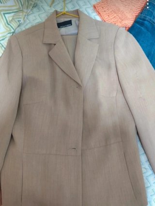 Traje chaqueta beige talla 44