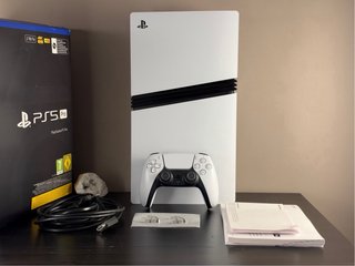 Sony PS5 Pro 2TB · Solo 1 Mes de Uso + Garantía