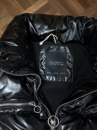 Chaqueta negra brillante talla XS