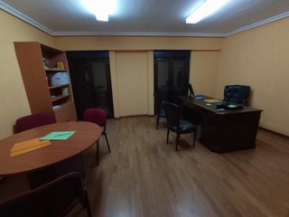 Mobiliario de oficina: mesas y sillas